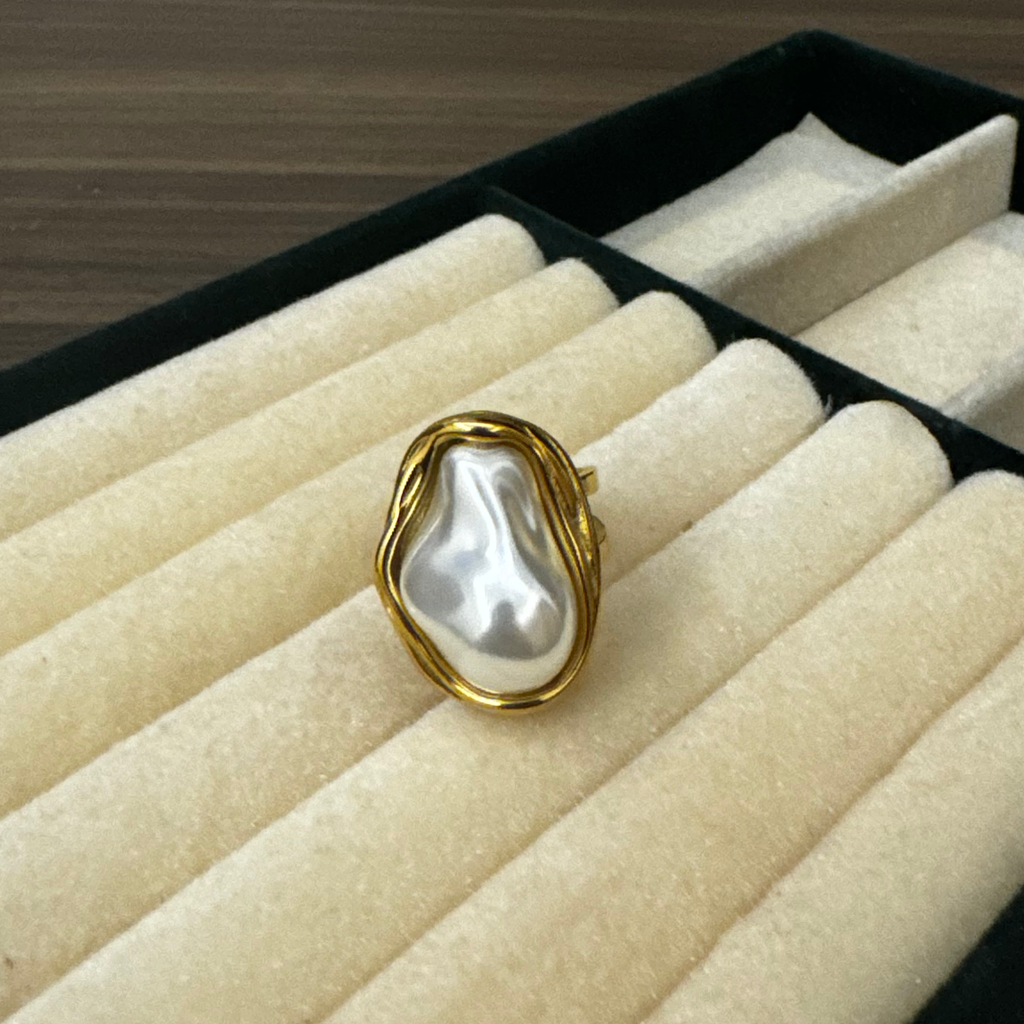 Vintage Gold Pearl Ring